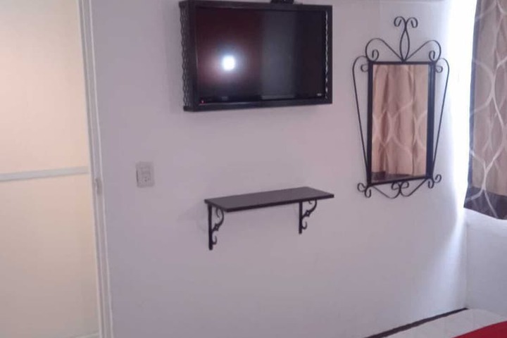 Room 6 of 10