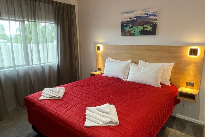 Room 4 of 80