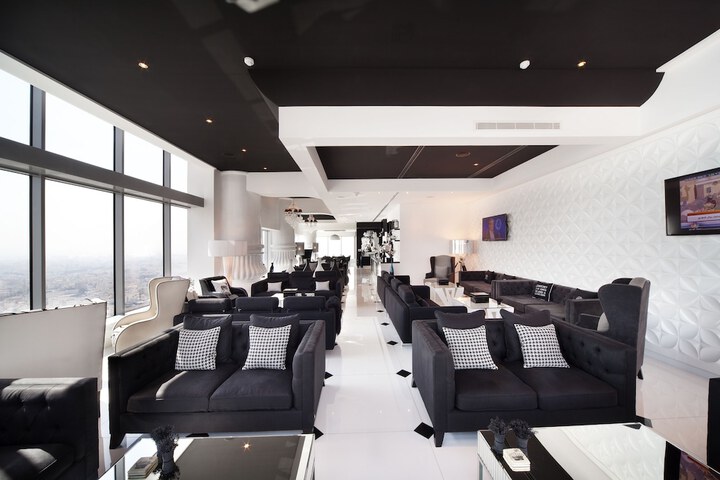 Lounge 63 of 71