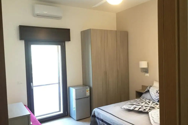 Room 6 of 18