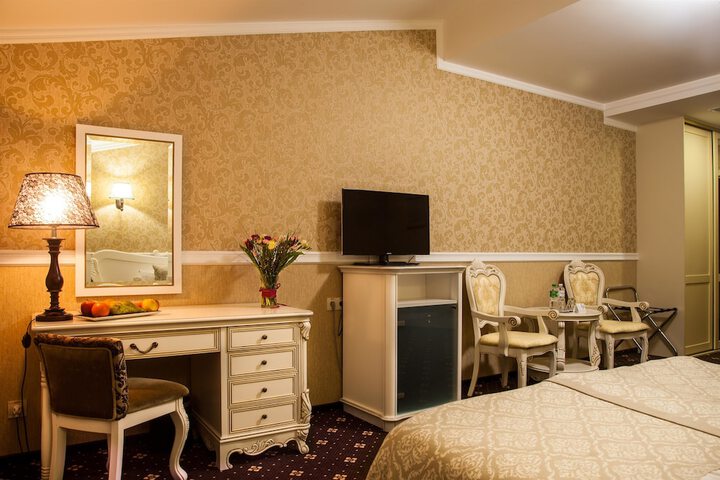 Room 3 of 61
