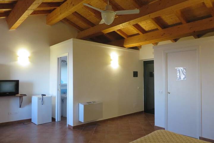 Room 4 of 48