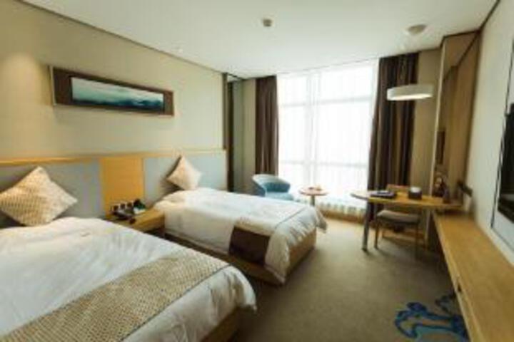 Room 5 of 7