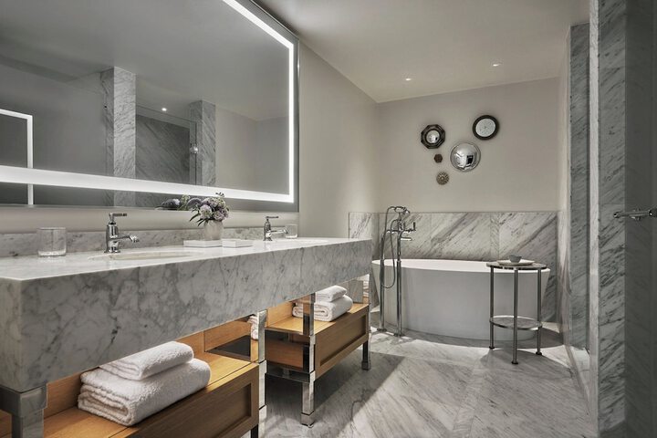 Bathroom sink
