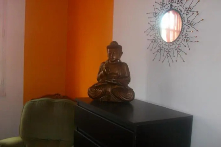 Room 5 of 9