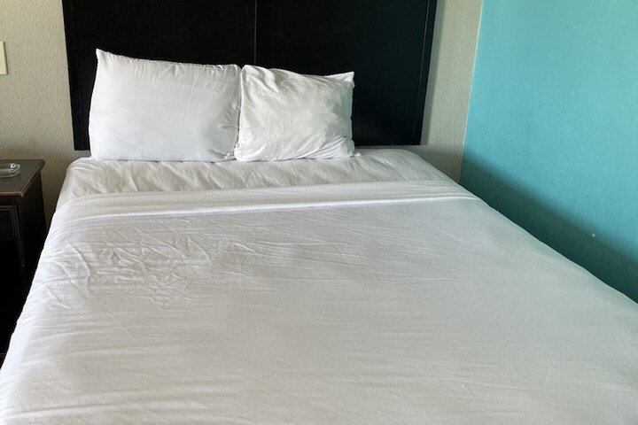 Room 5 of 11