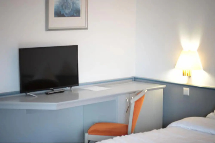 Room 3 of 16