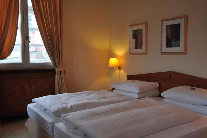 Room 14 of 32