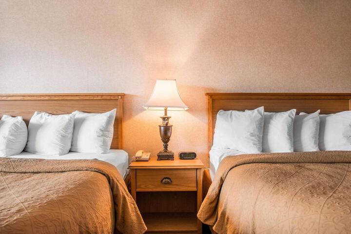 1 Queen Bed (2 of 15)