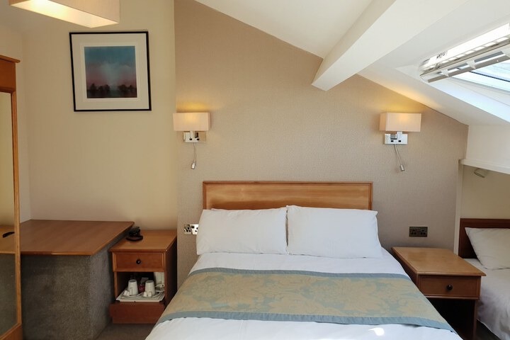 Room 17 of 40
