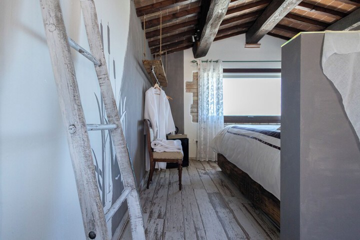 Room 40 of 207