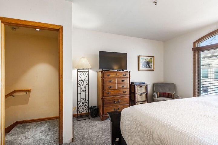 Room 12 of 255