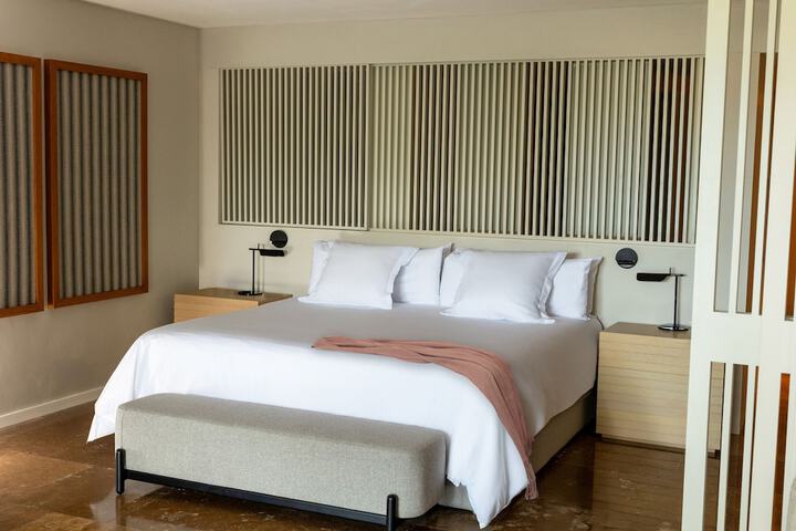 Room 7 of 49