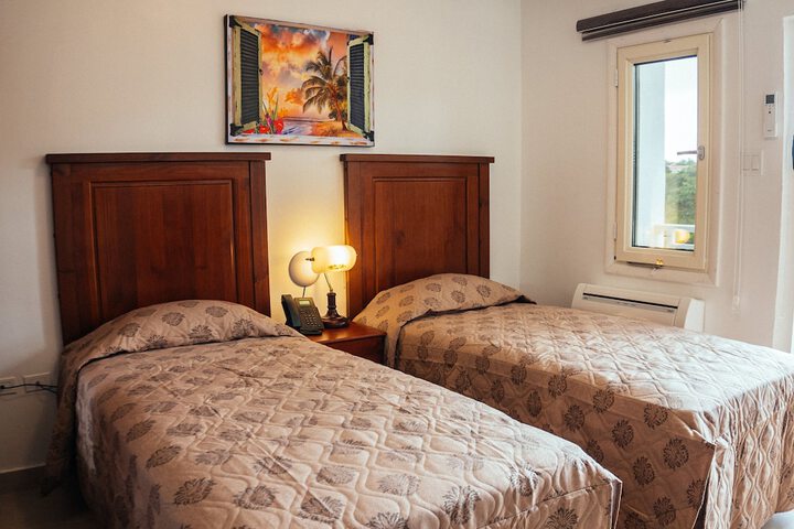 Room 4 of 43