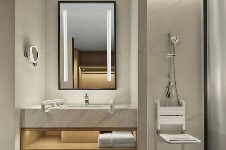 Room 15 of 29