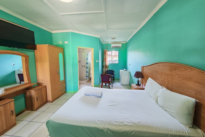 Room 4 of 7