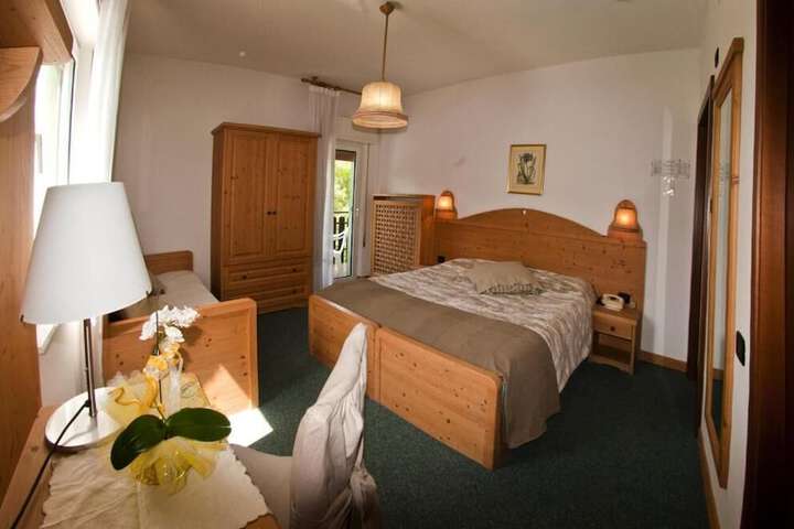 Room 9 of 65