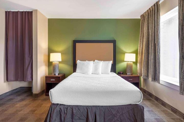 Deluxe Studio Double Bed Accessible (2 of 15)