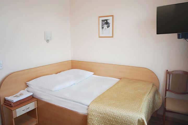 Room 13 of 49