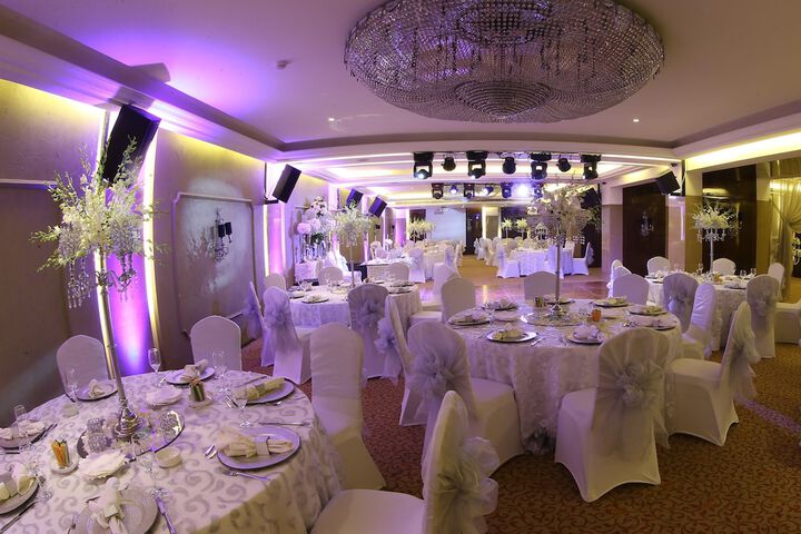 Ballroom/Hall 36 of 44