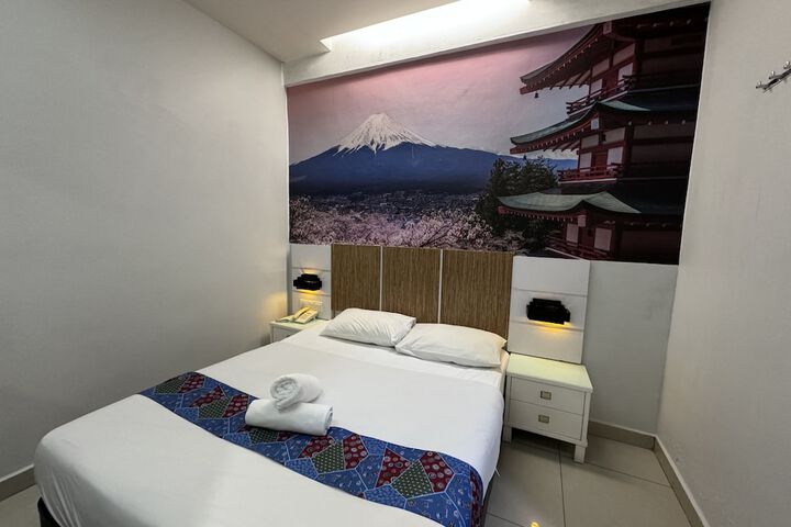 Room 8 of 30