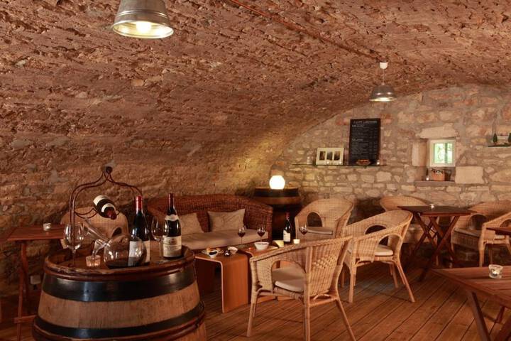Dining 34 of 79