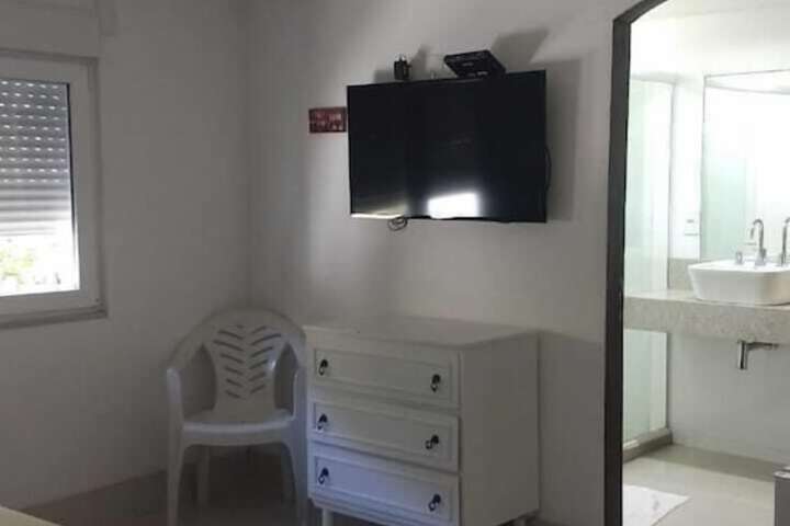 Room 6 of 80