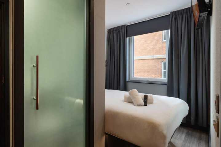 Room 28 of 52