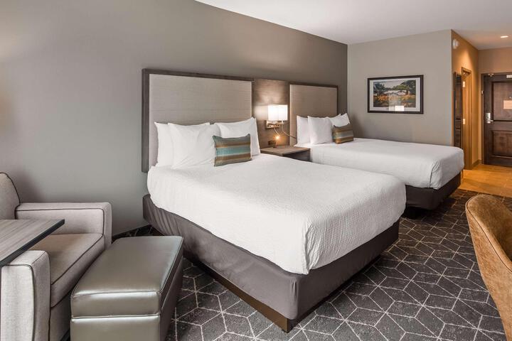 2 Queen Beds Communication Assistance Microwave and Refrigerator WiFi Walk in Shower Full Breakfast (6 of 10)