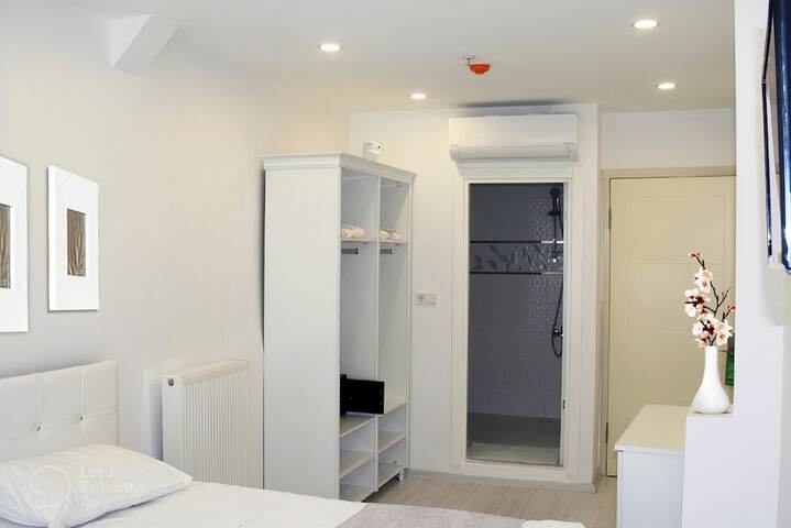 Room 16 of 75
