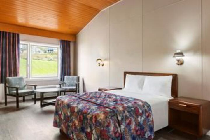 Hotel Suite Photo