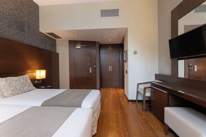 Room 12 of 94
