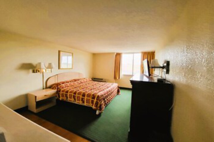Room 52 of 144
