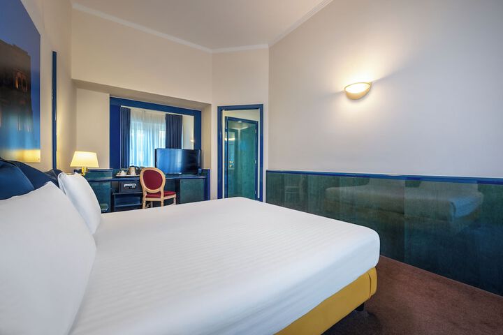 Room 42 of 93