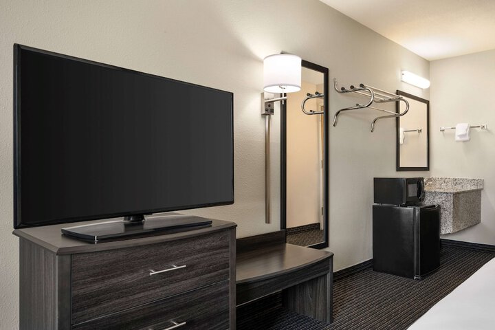 Room 15 of 25