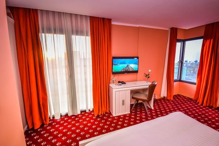 Room 8 of 20