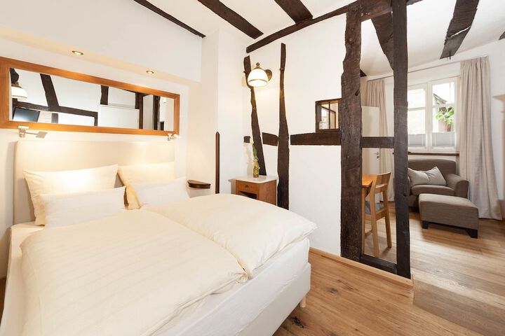 Room 6 of 32