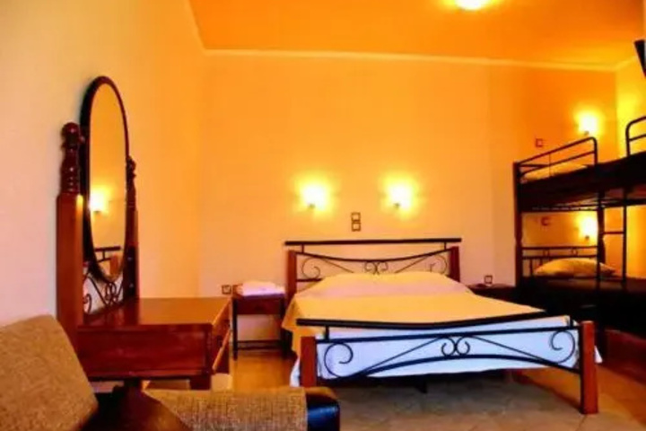 Room 5 of 10