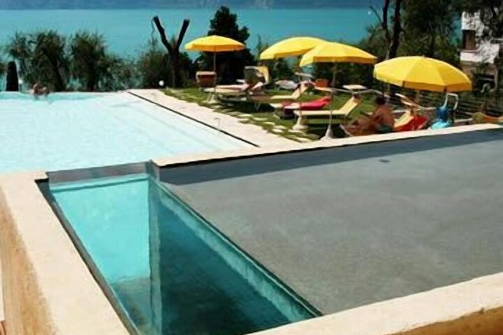 Pool 23 of 34