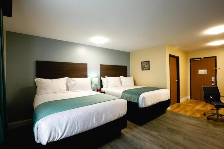 1 Queen Bed (7 of 26)