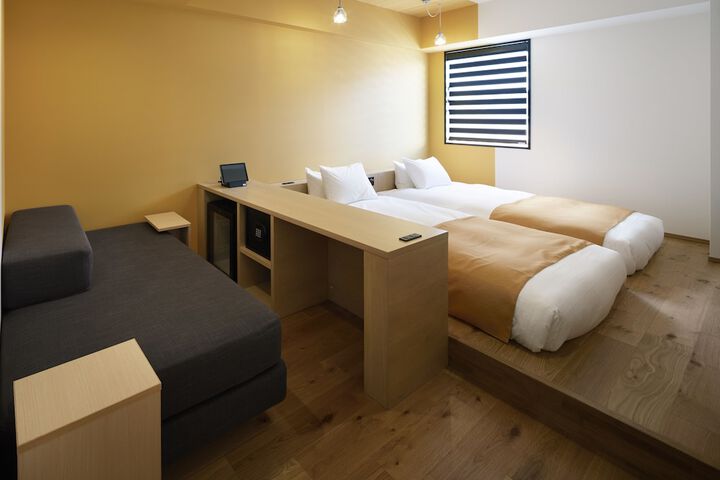 Room 12 of 121