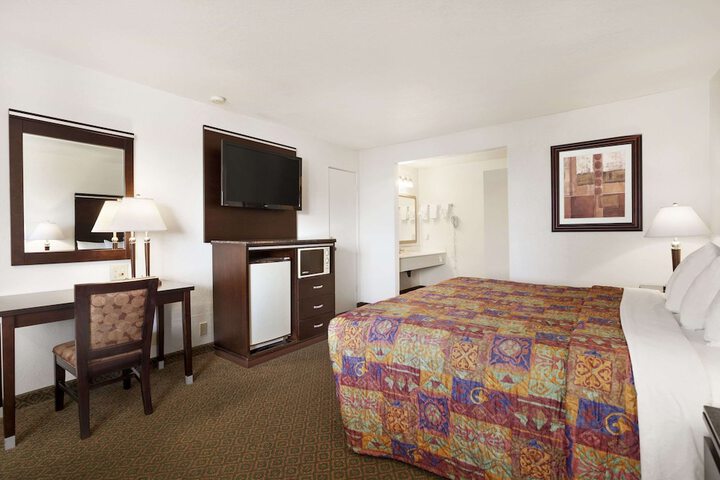 1 King Bed (1 of 6)