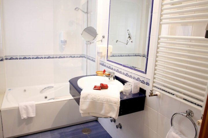 Room 19 of 34