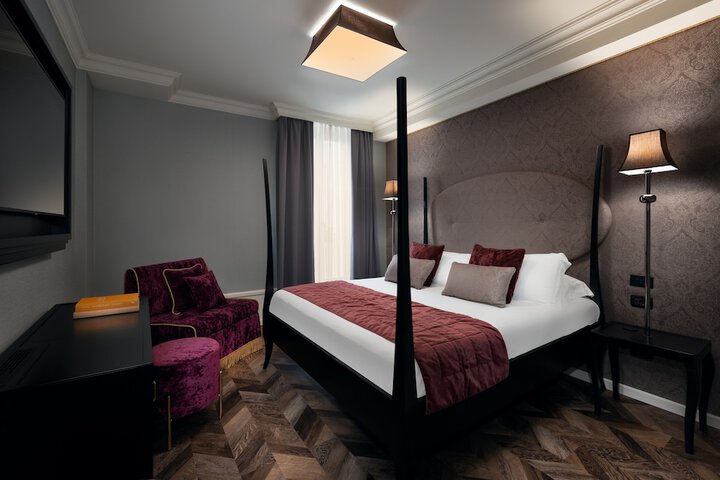 Room 33 of 82