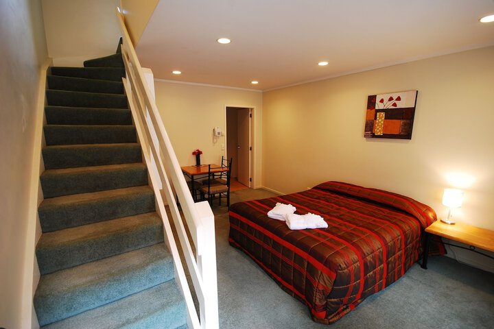 Room 2 of 28