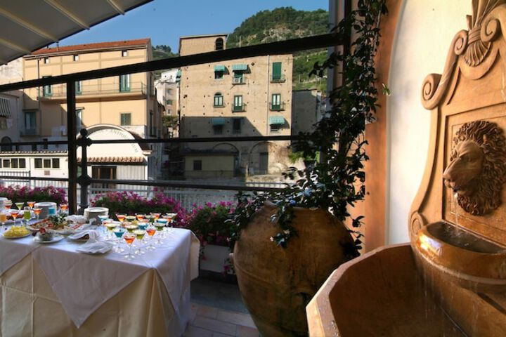 Hotel Exterior 70 of 73