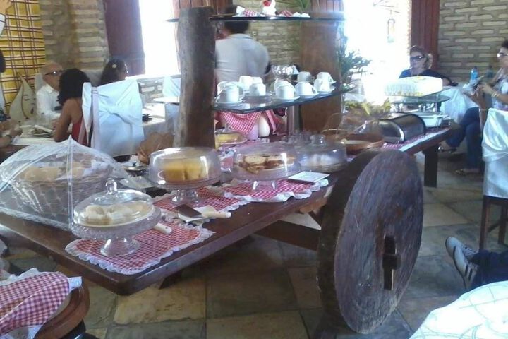 Dining 4 of 21
