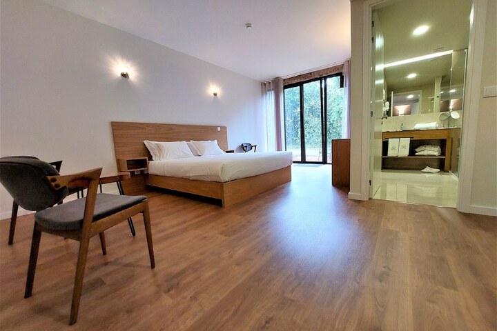 Room 5 of 53