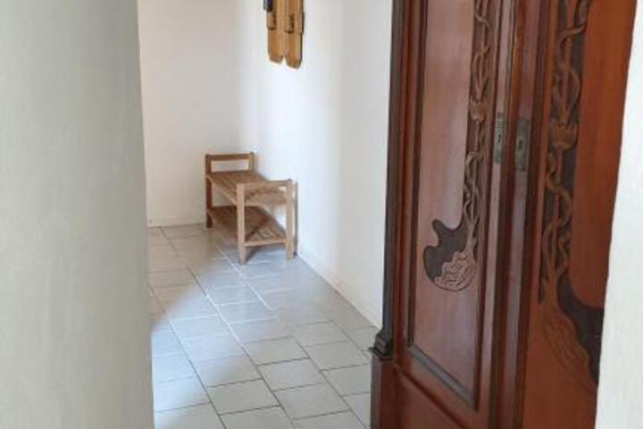 Room 4 of 9
