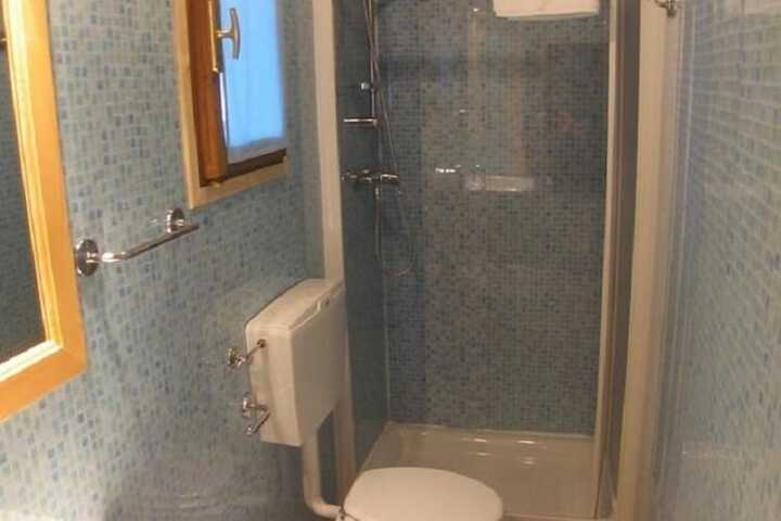 Room 7 of 14